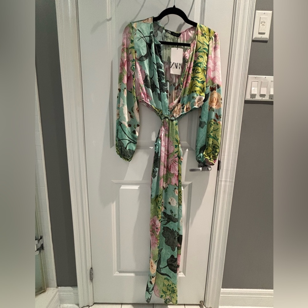 Beautiful Zara Maxi cut out dress. Size small.